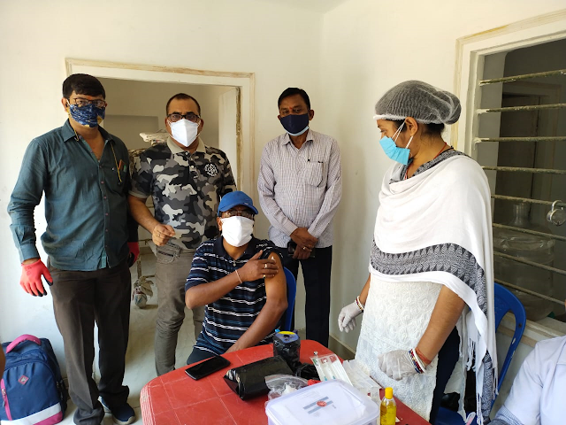#Ramgarh के पत्रकारों को प्रेस क्लब में  शिविर लगाकर लगाया गया कोविड शील्ड का वैक्सीन 