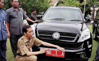 Joko Widodo dan mobil esemka