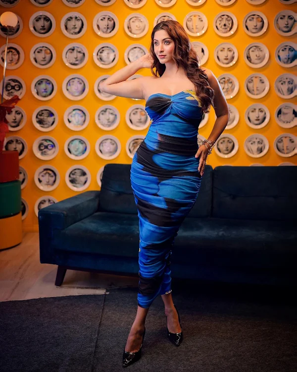 esshanya maheshari curvy body blue dress
