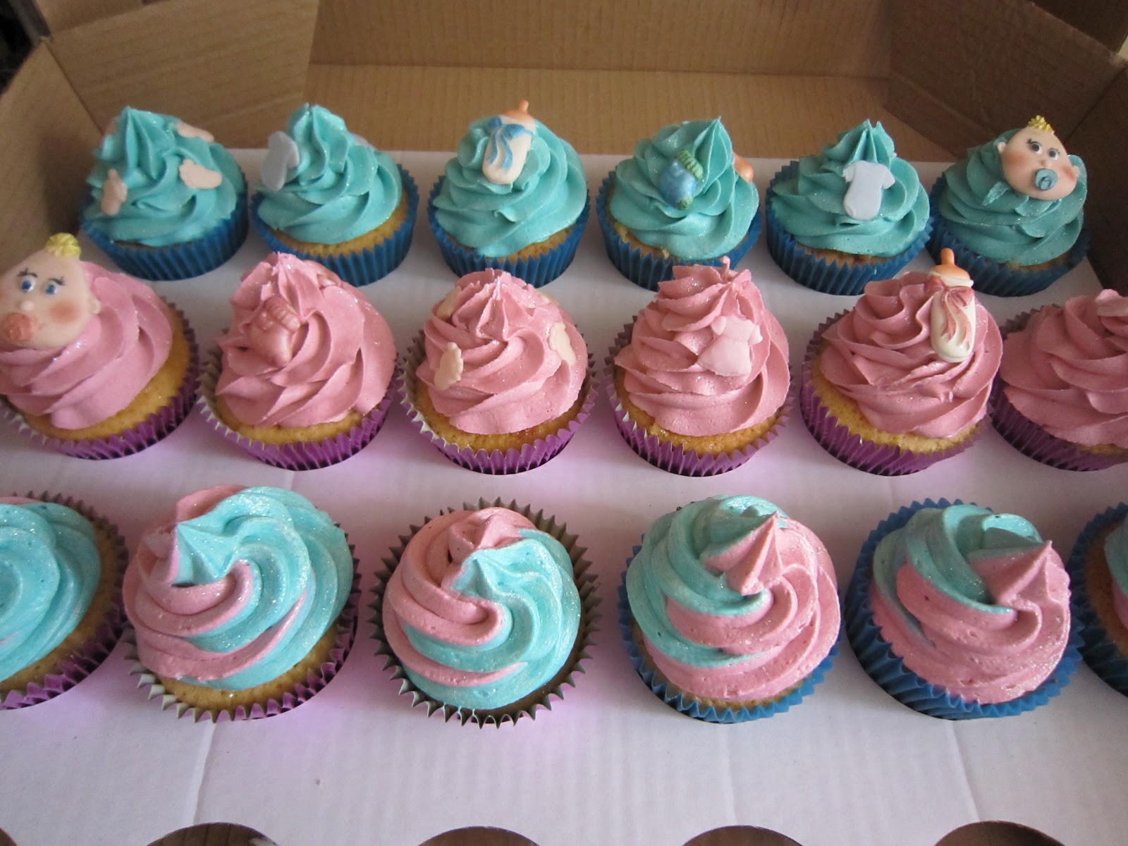 Cupcakeaholic: Baby Shower Cupcakes