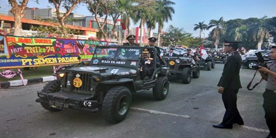 Peringatan HUT TNI ke-74, Gub.Sumbar Hadir Pakai Jeep Willys