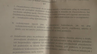 Zakaz zapisany w umowie, gdzie pracownikowi nie wolno nigdzie podjąć pracy