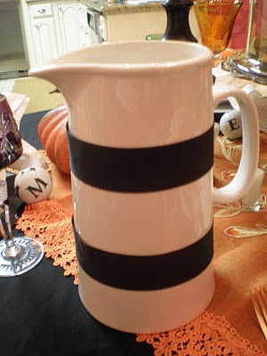 Black and white pitcher using ribbon