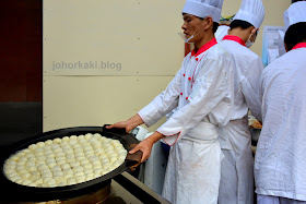 Shengjianbao-Shanghai-Street-Food-Pan-Fried-Dumplings-生煎包