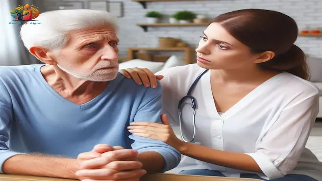 مقدم رعاية يتحدث بهدوء مع مسن يعاني من نوبة ارتباك كجزء من التعامل مع الهذيان المؤقت