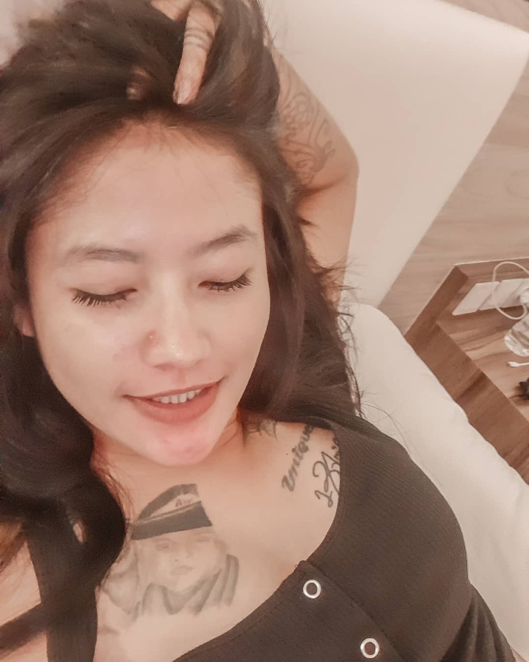 Arvianda Aprilasari Wanita  Cantik Bertato  Keren Seksi 