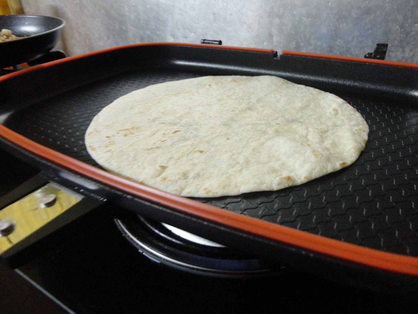 Husna's Life: RESEPI : roti tortilla daging