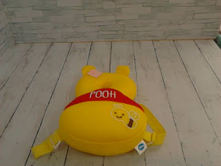 中古品　ディズニー　POOH　へッドガード付き　赤ちゃんリュック　３９０円