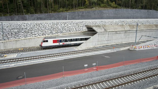 INTERNACIONAL/Inaugura Suiza el túnel ferroviario más largo del mundo