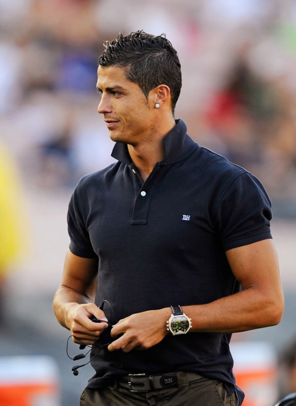 Football Stars: Cristiano Ronaldo Profile and New Pictures 