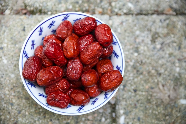 Kurma untuk berbuka puasa