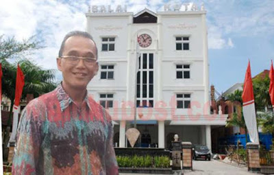 Ambon, Malukupost.com - Pemerintah Kota (Pemkot) Ambon mengajukan formasi penerimaan Calon Pegawai Negeri Sipil (CPNS) ke Kementerian Pendayagunaan Aparatur Negara dan Reformasi Birokrasi (Kemenpan-RB). "Tahun 2018 kota Ambon mengajukan 300 CPNS ke Kemenpan-RB mengingat kurun waktu beberapa tahun terakhir kita tidak mendapat formasi," kata Kepala Badan Kepegawaian Kota Ambon, Benny Selanno, Senin (29/1).