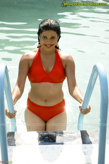 [sindhuri_bikini_05.jpg]