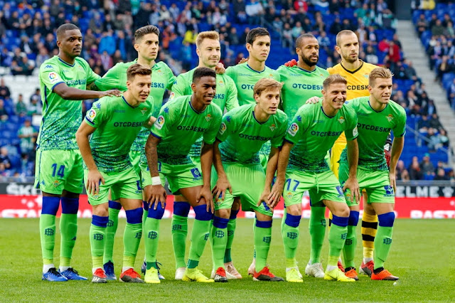 REAL BETIS BALOMPIÉ. Temporada 2018-19. William Carvalho, Marc Bartra, Loren, Mandi, Sidnei, Pau López. Lo Celso, Junior, Sergio Canales, Joaquín, Francis. R. C. D. ESPANYOL DE BARCELONA 1 REAL BETIS BALOMPIÉ 3. 16/12/2018. Campeonato de Liga de 1ª División, jornada 16. Barcelona, RCDE Stadium, 20.275 espectadores. GOLES: 1-0: 23’, Sergio García. 1-1: 43’, Lo Celso. 1-2: 86’, Tello. 1-3: 90+1’, Óscar Duarte, en propia puerta.