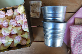 http://sosunnyblog.blogspot.com.es/2014/05/so-sweet-4-chuches-con-un-toque-shabby.html