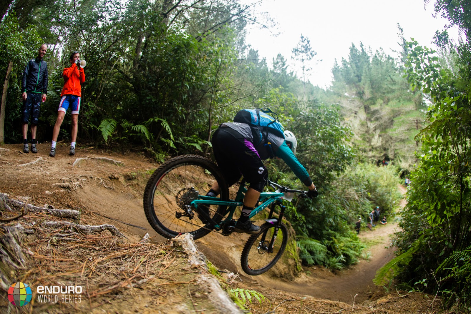 Clementz y Chausson se imponen en la Giant Toa Enduro 