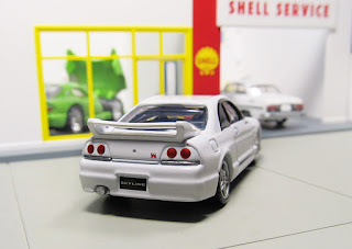 Tomica Premium Nissan Skyline GT-R R33