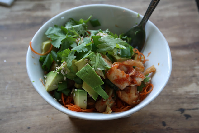 Bol de salade au kimchi