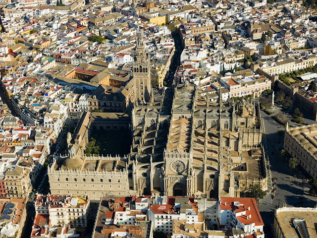 Resultado de imagen de catedral de sevilla vista aerea