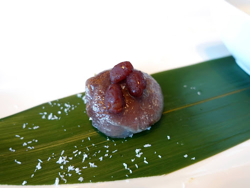 Tin Lung Heen (天龍軒) - Michelin starred Cantonese fine-dining restaurant Ritz Carlton Hotel with amazing harbour view - Steamed dumpling with red bean paste and vintage tangerine peel (陳皮紅豆沙水晶餅)