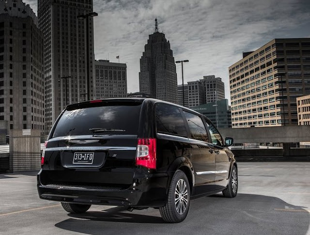 Chrysler Town and Country S 2013 back