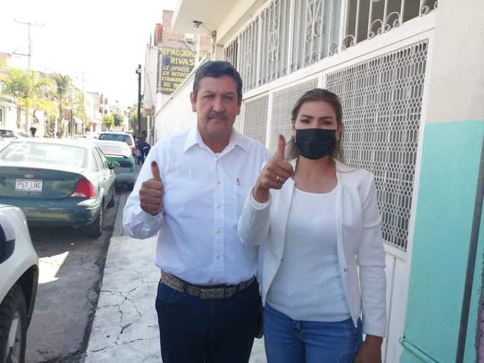 Acude Pancho Bañuelos a emitir su voto