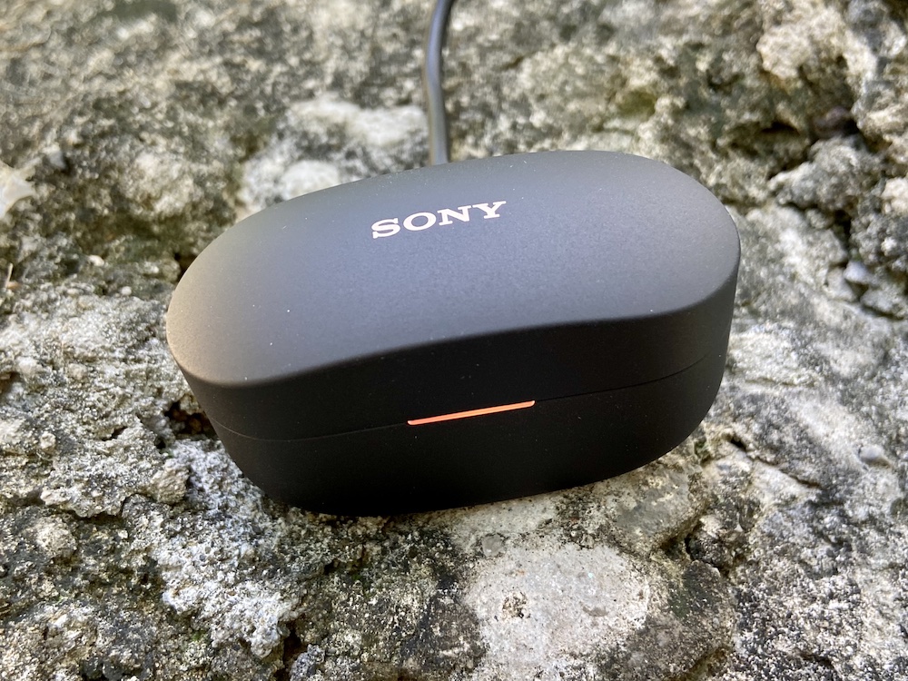 Sony WF-1000XM4 Charging