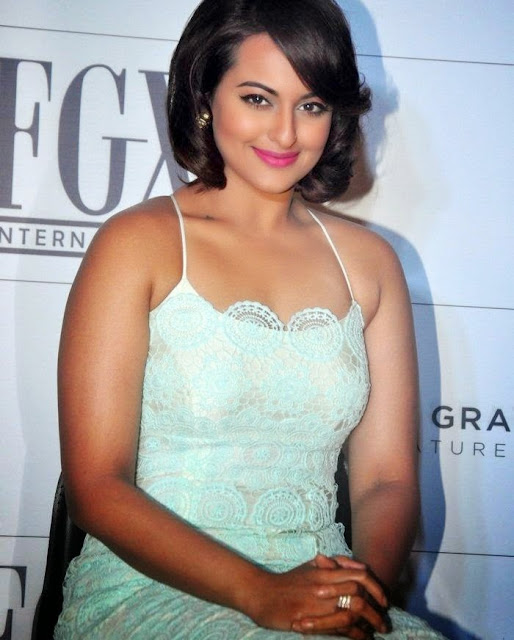 Sonakshi Sinha Indian Beautiful Bollywood Hot Dabangg Girl 