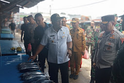 Murad Ismail Tinjau Pasar Ngrimase di Saumlaki 