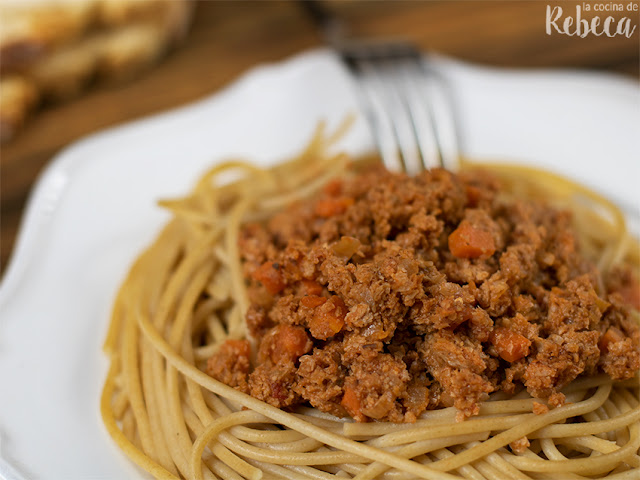 Espaguetis con boloñesa de soja (sojañesa)