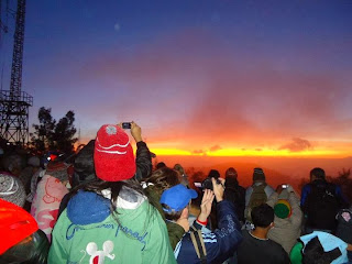 sunrise gunung bromo, pesona gunung bromo