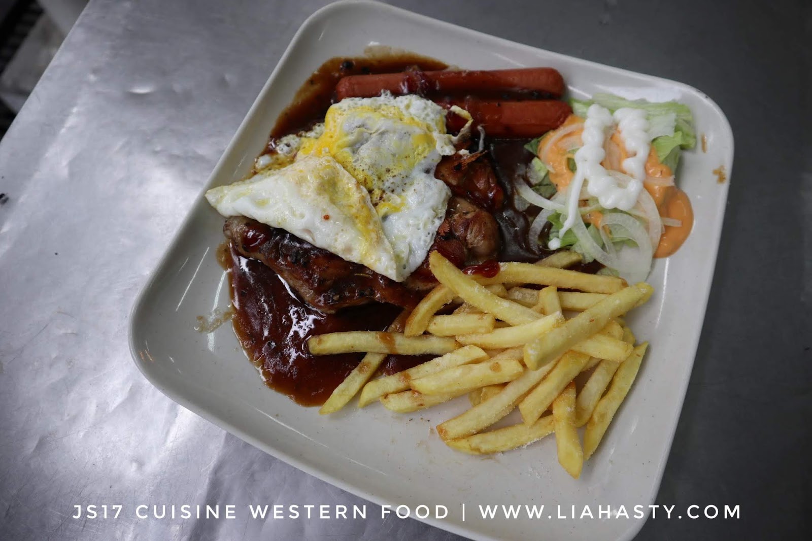 Menu Western Food dengan Cheese Banjir di JS17 Cuisine 