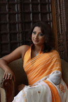 Sri Lankan Actress and Model Vasana Dayarathna at http://srilankanmasala.blogspot.com/