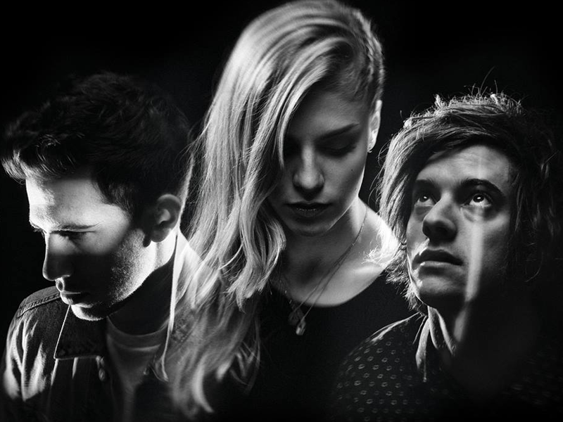 London Grammar entre sobreposições intergalácticas no videoclipe de ‘Big Picture’