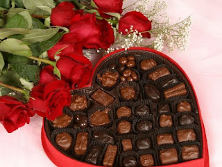 Lindo regalo para el dia del amor, chocolates y rosas.