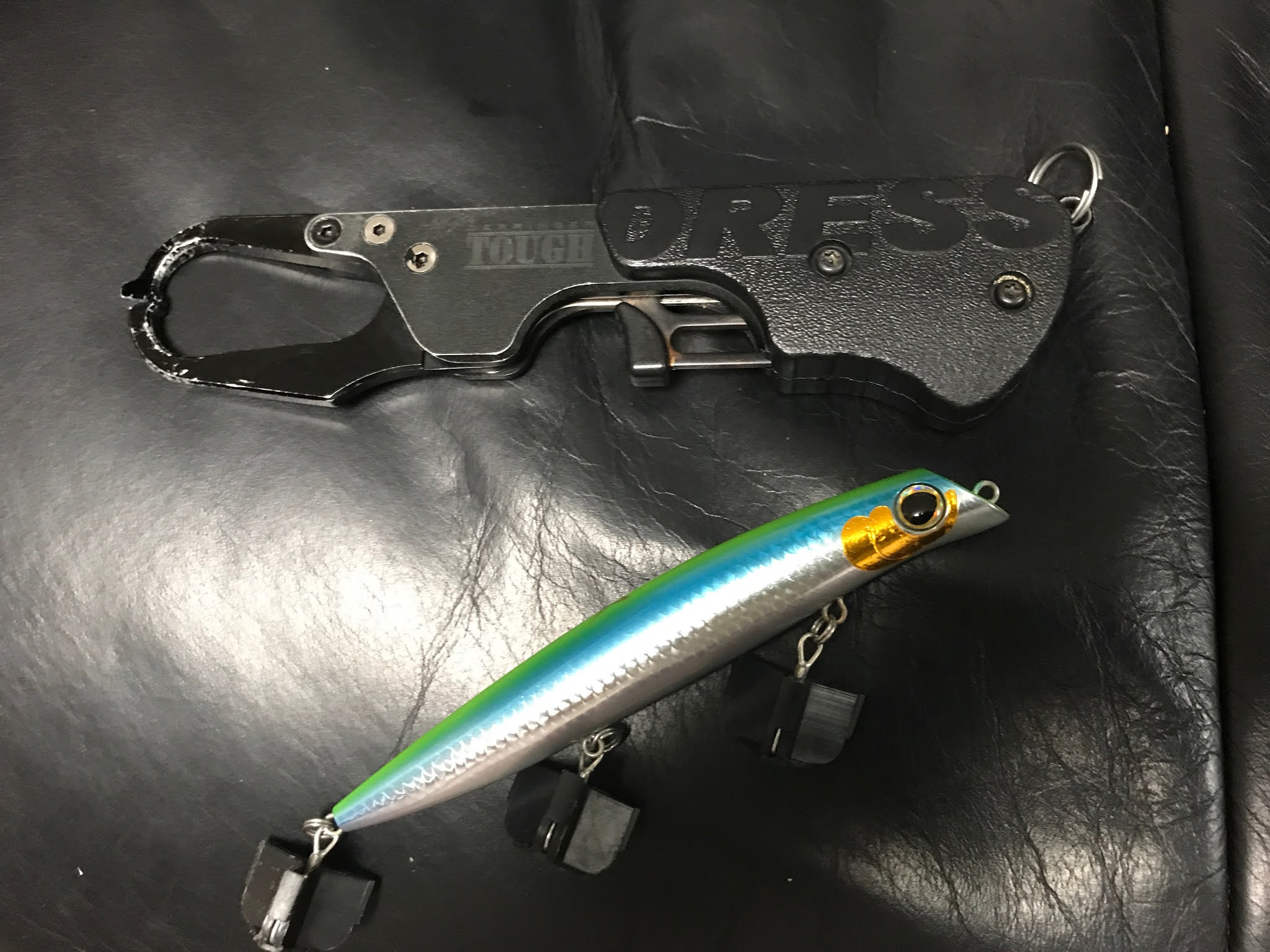 ライトゲームからシーバスまで使える便利なフィッシュグリップといえばコレ Dress 年の新作 デリンジャー3 2 Derringer3 2 続 スモールフィッシング
