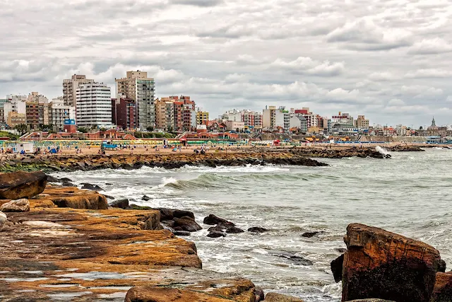 La costa, el mar y la ciudad de Mar del Plata