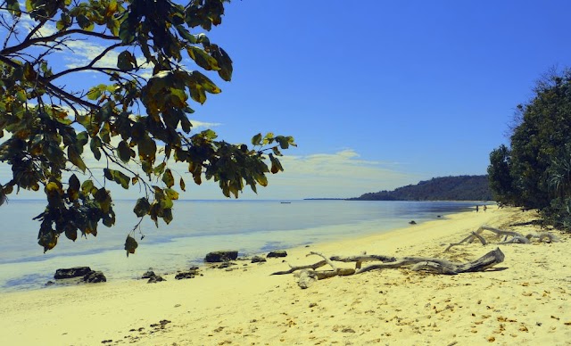 Pantai Deere di Kabupaten Alor, Provinsi Nusa Tenggara Timur