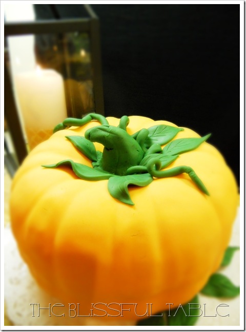 pumpkin spice cake with fondant 038a
