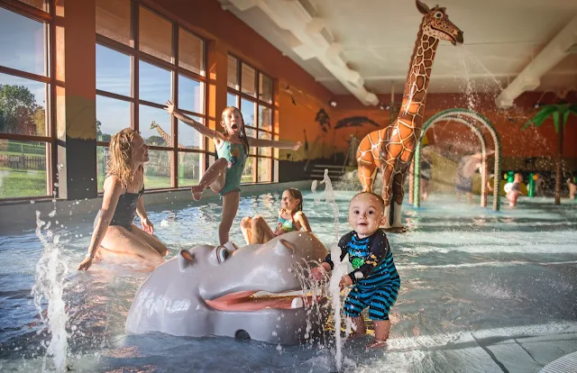 Image of the splash pool at Chessington hotel with fountains, a hippo, a giraffe and various sprinklers.