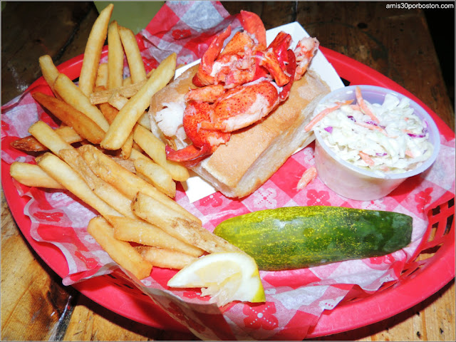 Lobster Roll en el Barking Crab, Boston