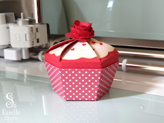 Cupcake favour box by Esselle Crafts