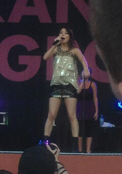 Miranda Cosgrove en Orlando  canto One Direction ShurKonrad Fans 1