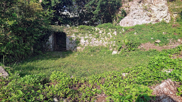 沖縄 山川の玉陵