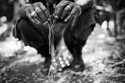 photos of people in love - black and white - war