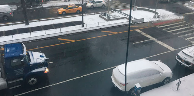 NUEVA YORK amaneció cubierta de nieve; se espera hasta una pulgada