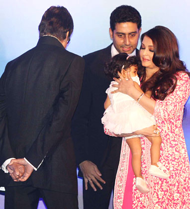 Aaradhya Bachchan with Big B Amitabh Bachchan & Aishwarya rai