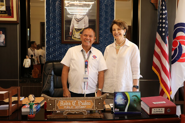 SBMA Chairman and Administrator Rolen C. Paulino and United States Ambassador to the Philippines MaryKay Carlson on the latter’s visit to the Subic Bay Freeport zone.