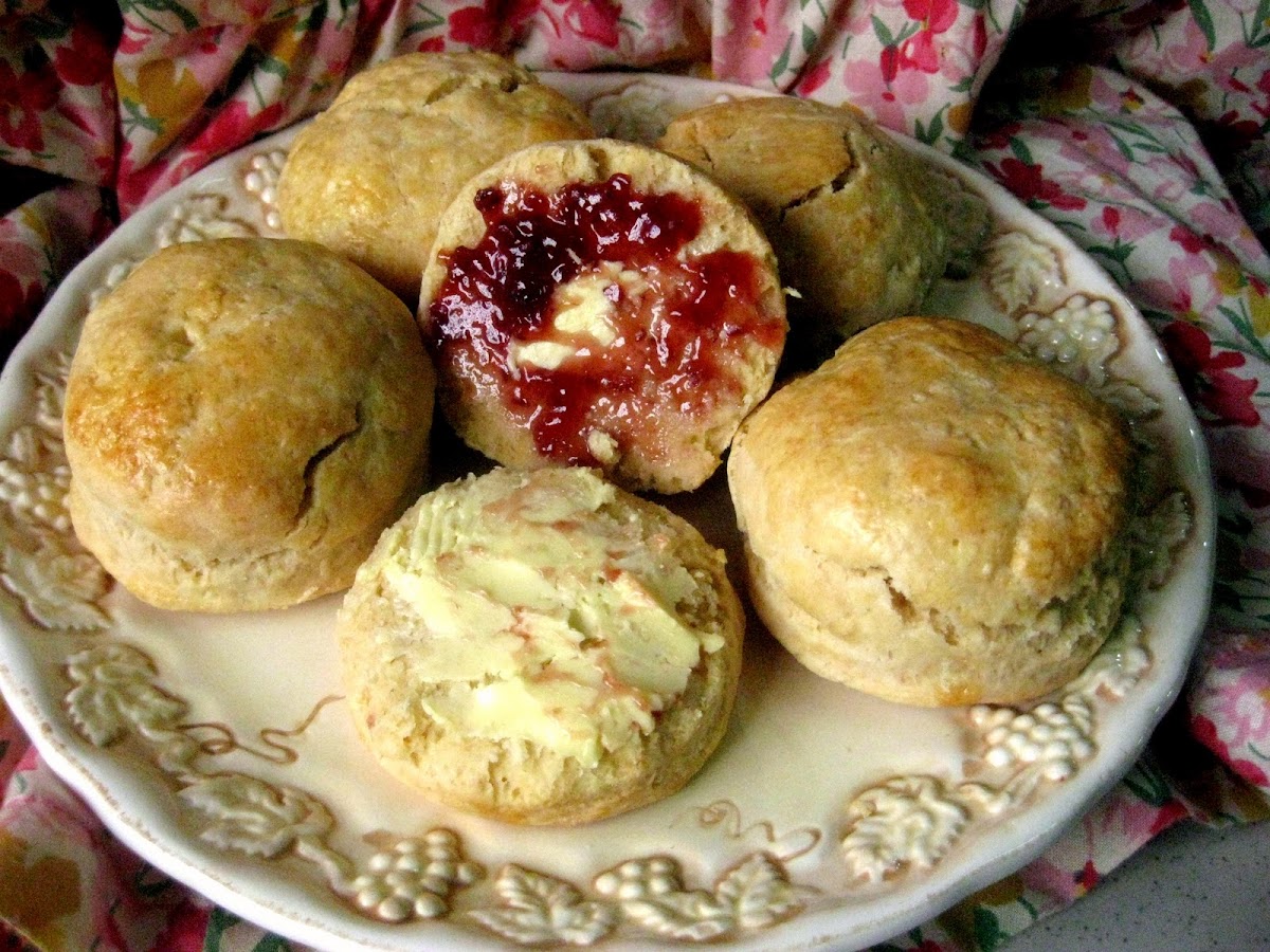 RESEPI NENNIE KHUZAIFAH: Scones lemak manis