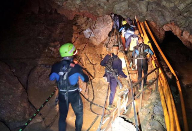 Tailandia, 4 ragazzi salvati dalla grotta